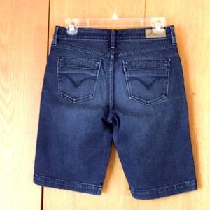 Levi’s 6 x 11” women’s Demi curve stretch denim blue jean bermuda shorts EUC